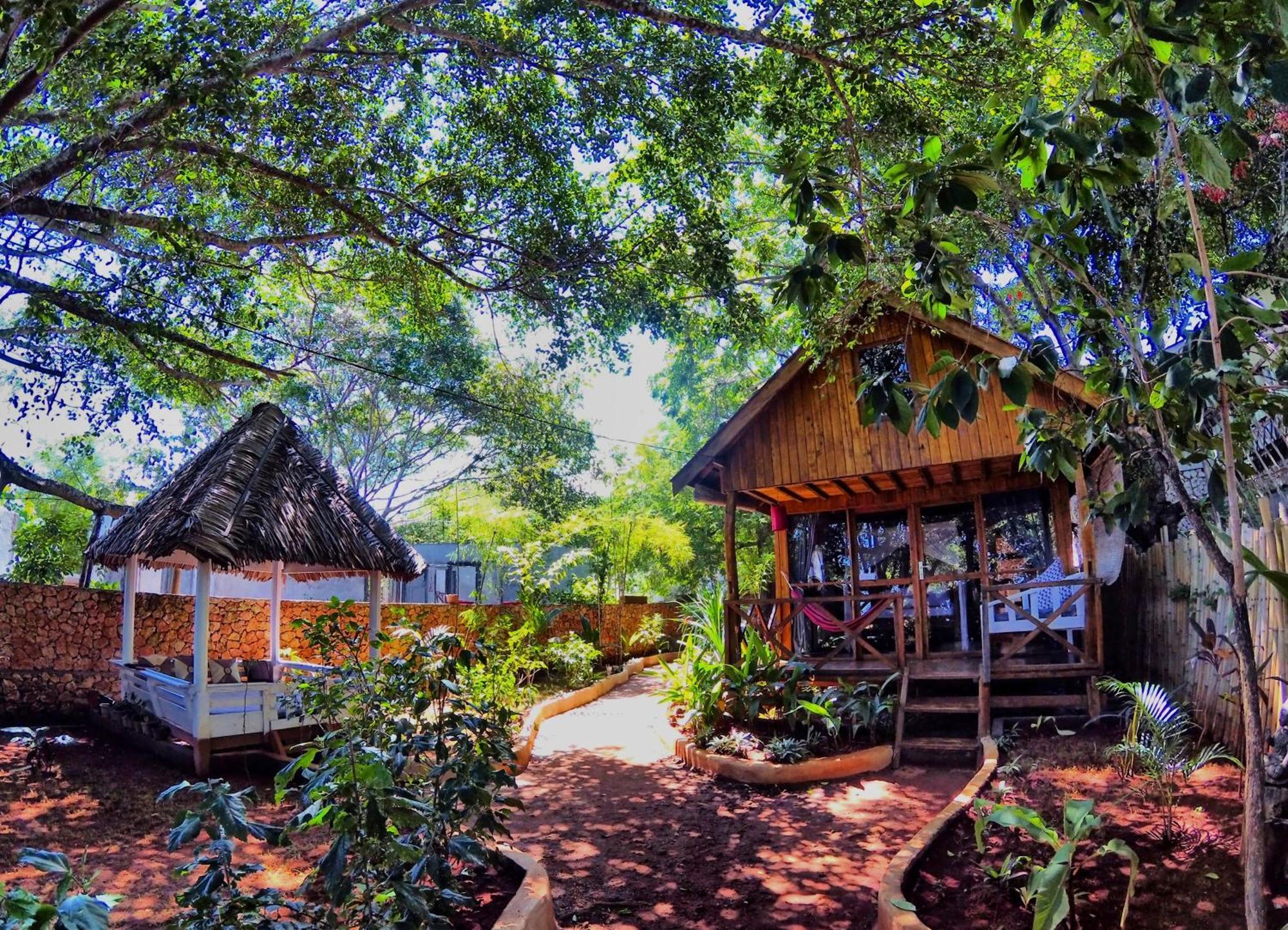 Cosmos Bungalows Бира Екстериор снимка
